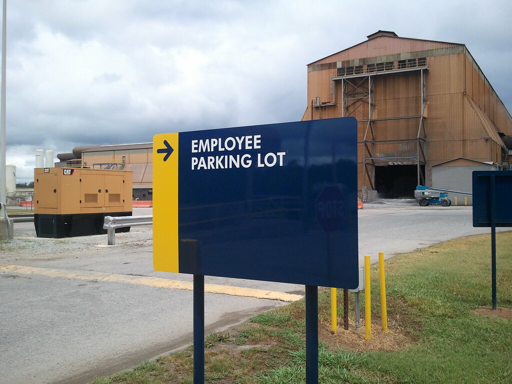 Employee parking lot outdoor wayfinding signage in Tampa, FL